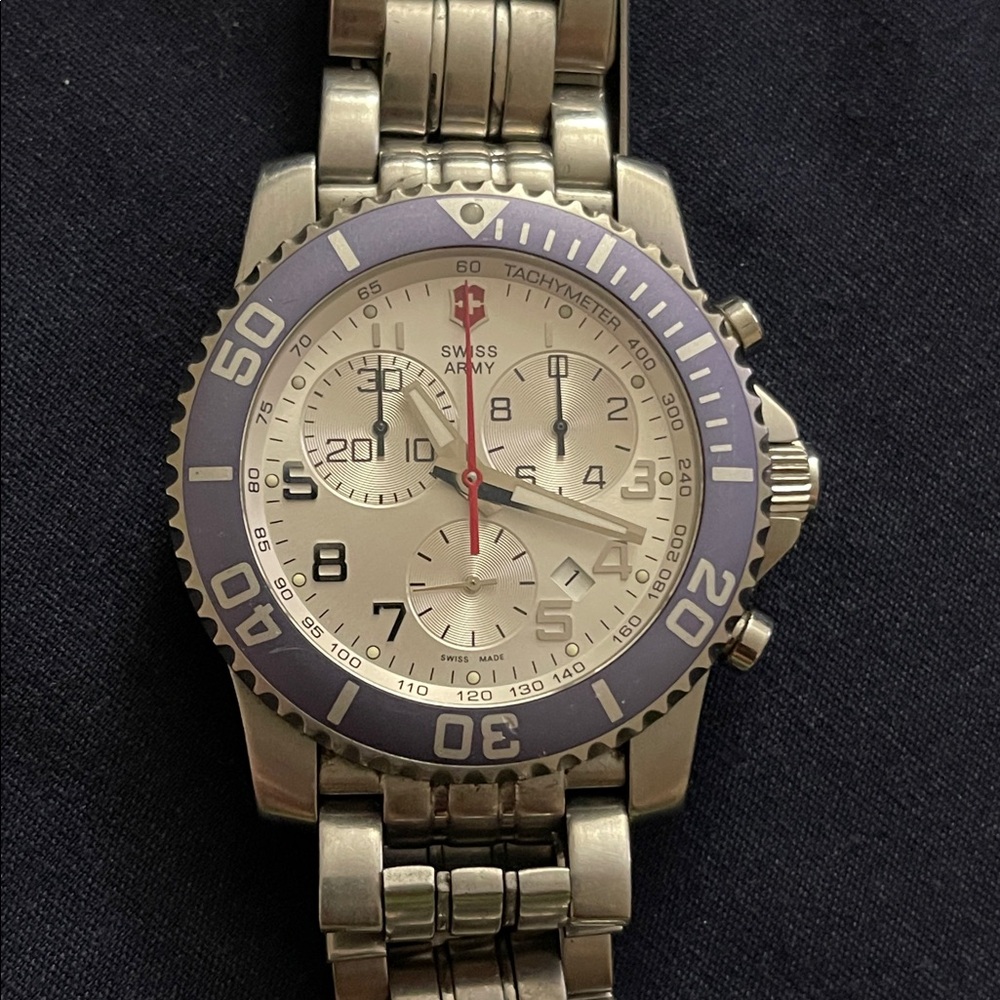 Victorinox Swiss Army – 241051 – Maverick II Chrono, Silver Dial, Blue Bezel